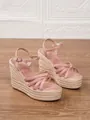 Sandalias de cuña de gamuza rosa con tiras cruzadas y cierre de hebilla al tobillo - Rosa Claro