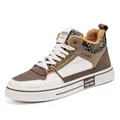 Sneakers alte foderate da uomo in pelle marrone e bianca, stile casual per l'inverno. - 39 / Bianco e Khaki