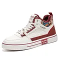 Sneaker alte da uomo in pelle bianca con fodera calda e dettagli in stile etnico. - 39 / Bianco Rosso