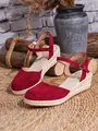 Sandalias de cuña tipo alpargata de ante rojo con puntera cerrada y correa al tobillo - 34 / Rojo