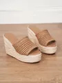 Elegantes sandalias de cuña trenzadas marrones con plataforma alta de paja tejida. - 34 / Café