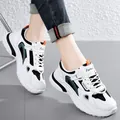 Stijlvolle witte chunky sneakers voor dames met zwarte en oranje accenten. - 35 / Wit & Zwart (Mesh Stijl)