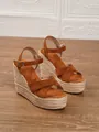 Elegantes sandalias de esparto con plataforma de ante marrón y tiras cruzadas - 34 / Marrón