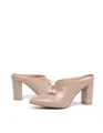 Elegant nude patent leather pointed toe mules with thick heels and pearl charms - 34 / Apricot