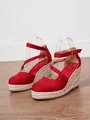 Vue détaillée de sandales compensées espadrilles en daim rouge à brides croisées - 34 / Rouge