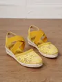 Sandalias de cuña amarillas con bordado floral, suela de yute y tiras elásticas. - 34 / Estilo de Paja con Bordado Floral / Amarillo