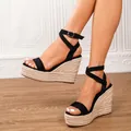 Elegantes sandalias de cuña de ante negro tipo alpargata con correa en el tobillo. - 34 / Negro