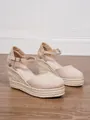 Beige Wildleder-Keilsandaletten mit Plateausohle aus geflochtenem Seil und Fesselriemen. - 34 / Aprikose