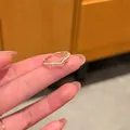 Elegante anello aperto placcato oro con zirconi e perle bianche, gioielli da donna - Aperto Regolabile / Oro - Strato a V di perla artificiale e zirconia