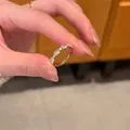 Elegante anello placcato oro con brillanti pietre di zircone rettangolari lucide. - Aperto Regolabile / Oro - Pave in zirconia geometrica