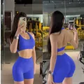 Completo fitness blu da donna con top a fascia e pantaloncini yoga push-up per allenamento - Blu Klein