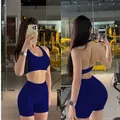 Completo sportivo blu navy con reggiseno halter e pantaloncini da yoga a vita alta - Azzurro