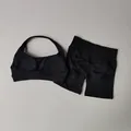 Completo fitness nero con reggiseno sportivo a girocollo e pantaloncini a vita alta - Nero