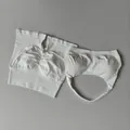 Completo fitness bianco con pantaloncini a vita alta e reggiseno sportivo a fascia - Bianco