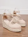 Elegante beige Wildleder Espadrilles Wedges mit Spitze und festem Knöchelriemen - Aprikose