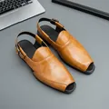 Elegantes sandalias de cuero marrón para hombre con punta abierta y correa trasera ajustable - 38 / Marrón