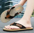 Bequeme Herren Sommer-Flip-Flops mit schwarzen Stoffriemen und blauem Zickzack-Fußbett - 40 / Modisch / Beige
