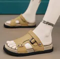 Eleganti sandali estivi da uomo color kaki con fibbia regolabile e suola antiscivolo - 40 / Giallo