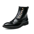 Elegante schwarze Herren-Brogue-Stiefel mit dekorativen Knöpfen und Glanzfinish - 38 / Schwarz