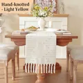 Chemin de table crème noué à la main avec touches jaunes et pompons décoratifs - 33*45cm Bordé / Noué à la main / Light jaune