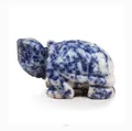 Handgeschnitzte blau-weiße Schildkrötenfigur aus Naturstein für die Wohndekoration - Blauer Punkt Jaspis