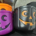 Seaux à bonbons citrouille d'Halloween en violet, noir et orange vif avec poignées - Style aux Yeux Ondulés / Noir