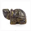 Handgeschnitzte Schildkrötenfigur aus grünem Naturstein mit einzigartiger Maserung - Drachenblutstein