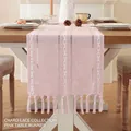 Elegante camino de mesa de lino y algodón rosa con bordado blanco y borlas decorativas - 33*220cm / Rosa