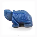 Handgeschnitzte Schildkrötenfigur aus blauem Achat mit Natursteintextur und polierter Oberfläche - Blauer Aventurin