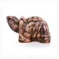 Handgeschnitzte Schildkröte aus Naturstein mit einzigartiger rosa-schwarzer Marmorierung - Rhodochrosit