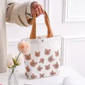 Süße Canvas-Einkaufstasche mit Allover-Bärenprint und robusten braunen Griffen - Kleiner Grauer Bär Druck / 27*22*10cm