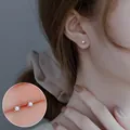 Elegantes pendientes de botón minimalistas plateados con perlas de imitación para un look chic - Estilo Botón de Perla S925 (ED1290-1) / Plata