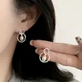Elegantes pendientes de aro plateados con perlas de imitación colgantes - Estilo Aro de Perla de Lágrima (ED2542) / Plata