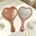 Vintage heart-shaped hand mirror in elegant rose gold plating finish for makeup - Heart / 15x26cm / Rose Gold