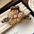 Pinza para el pelo con flor tejida de estilo étnico y banda de tela a cuadros marrón retro - Estilo Floral de Punto Hecho a Mano Estilo Étnico (13#) / Café