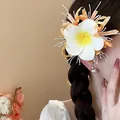 Elegante pinza para el cabello con flor de plumeria blanca y detalles naranjas - Pinza de Plumeria de Simulación Naranja Estilo Étnico (21#) / Pieza Única / Naranja