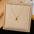 Minimalistische Goldkette aus Titanstahl mit grünem Tulpenblüten-Edelsteinanhänger - Grüner Strass (XLH1130)