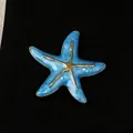 Eleganter blauer Emaille Seestern Brosche Pin für modische Ozean- und Marine-Accessoires - Seestern / Blau