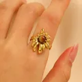 Bague élégante en acier inoxydable doré avec pierre oeil de tigre au design floral - Style de Forme Florale Dorée (A-296)