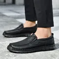 Lässige, handgenähte Slipper aus schwarzem Leder für Herren mit weicher Sohle - 38 / Schwarz