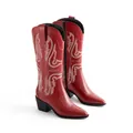 Vue détaillée de bottes de cowboy rouges avec broderies blanches complexes - US7 / Bordeaux