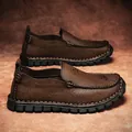 Braune handgefertigte Herren-Leder-Loafer mit dicker Sohle und Slip-On-Design - 38 / Braun