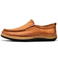 Klassische braune Herren Slipper aus echtem Leder mit dicker, bequemer Gummisohle - 38 / Braun