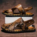 Handgefertigte braune Herren-Ledersandalen mit Krokoprägung und einer weichen, bequemen Sohle - 39 / Braun