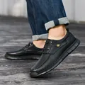 Lässige schwarze Herren-Lederschuhe mit weicher Sohle und handgefertigten Nähten im SKU-Look - 38 / Schwarz