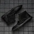 Stilvolle schwarze mittelhohe Martin-Stiefel für Herren mit Brogue-Verzierungen - 38 / Ballerinas / Schwarz
