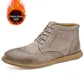 Herren-Stiefeletten in Grau mit Fleece-Futter und klassischem Brogue-Muster und Gummisohle - 38 / Fleece Gefüttert / Sandfarben