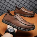 Modische braune Herren-Freizeitschuhe aus Leder mit strukturierter Oberfläche und Gummisohle - 38 / Rotbraun