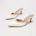 Elegant white satin pointed-toe mules with pearl embellishment and kitten heels - 35 / Off-White Satin