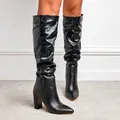 Eleganti stivali alti neri a punta con tacco alto e raffinate pieghe alla moda. - 38 / Stile PU (Tacco 10cm) / Nero PU